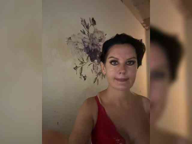 RoyalBreasts webcam