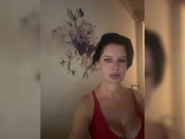 RoyalBreasts webcam