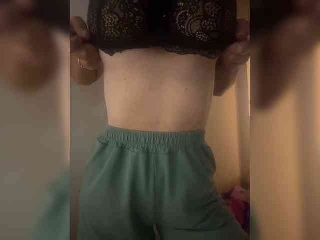 RoyalBreasts webcam