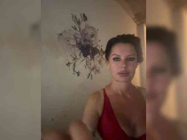 RoyalBreasts webcam