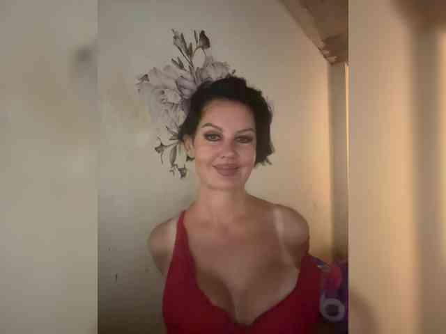 RoyalBreasts webcam
