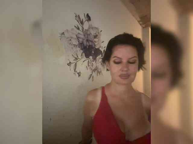 RoyalBreasts webcam