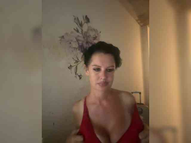 RoyalBreasts webcam