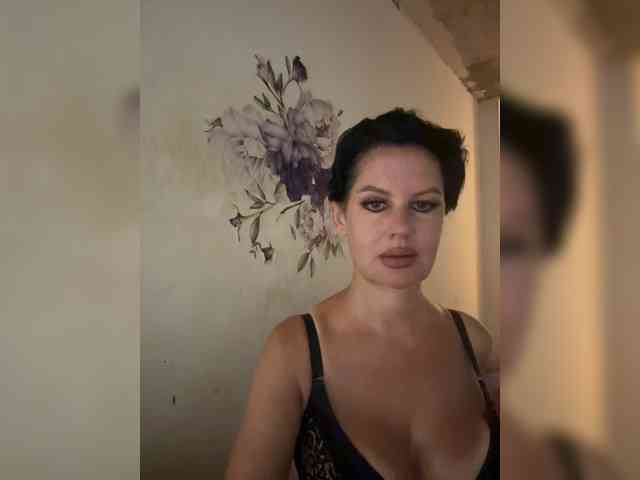 RoyalBreasts webcam