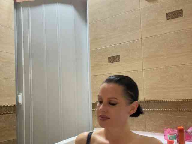 RoyalBreasts webcam