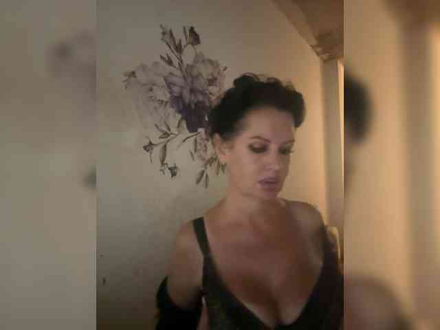 RoyalBreasts Live Webcam on BongaCams