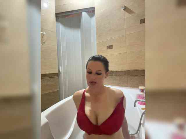 RoyalBreasts webcam