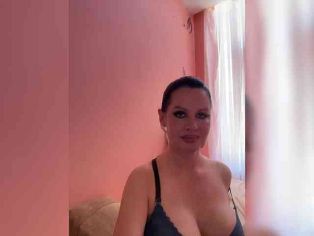 RoyalBreasts webcam