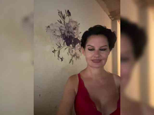 RoyalBreasts webcam