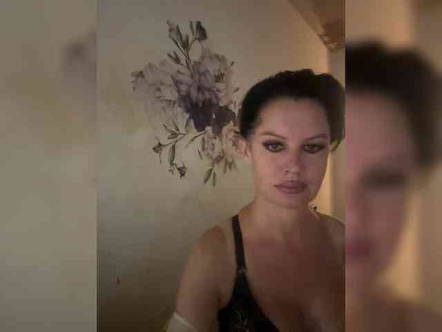 RoyalBreasts webcam