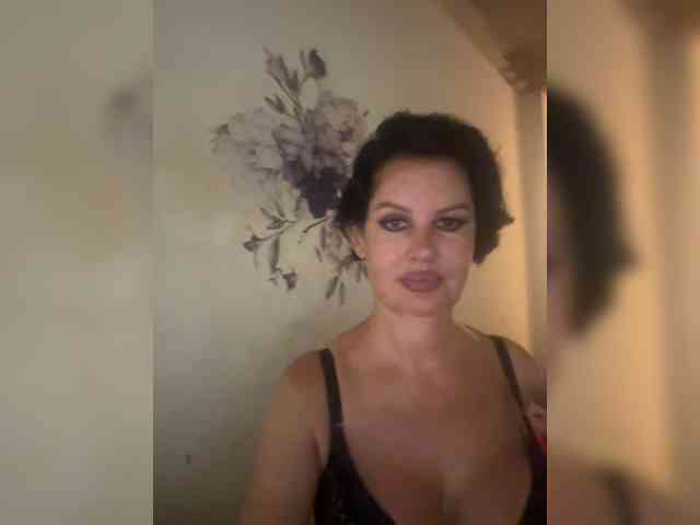 RoyalBreasts webcam