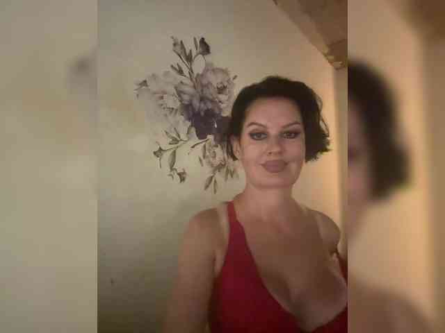 RoyalBreasts webcam