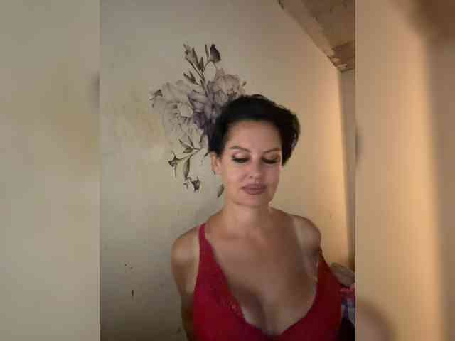 RoyalBreasts webcam