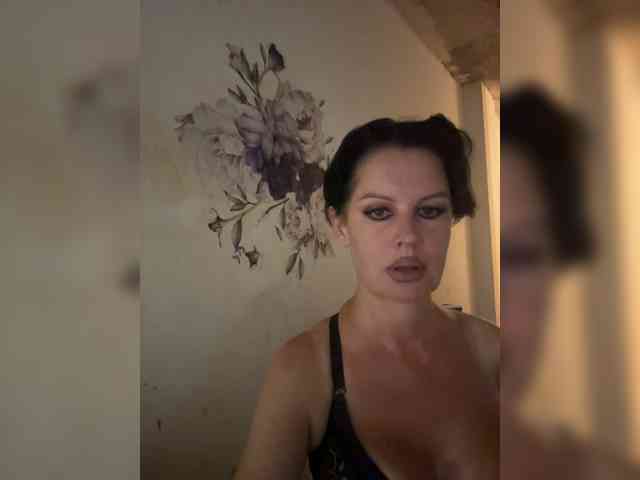 RoyalBreasts webcam