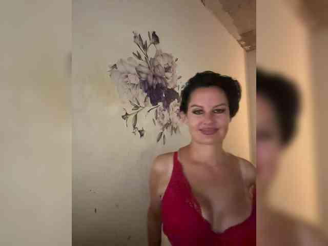 RoyalBreasts webcam