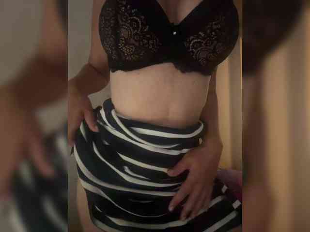 RoyalBreasts webcam