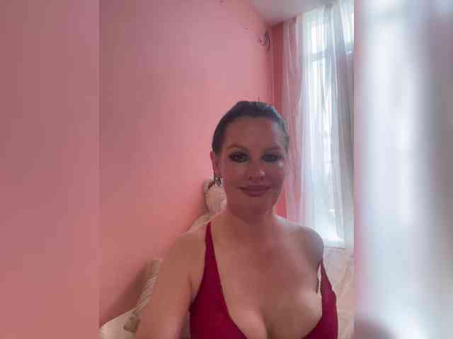 RoyalBreasts webcam
