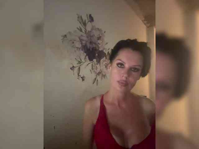 RoyalBreasts webcam