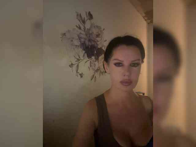 RoyalBreasts webcam