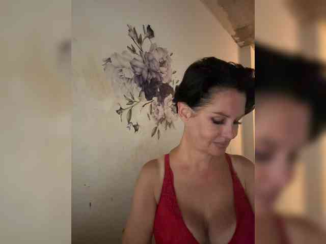 RoyalBreasts Live Webcam on BongaCams