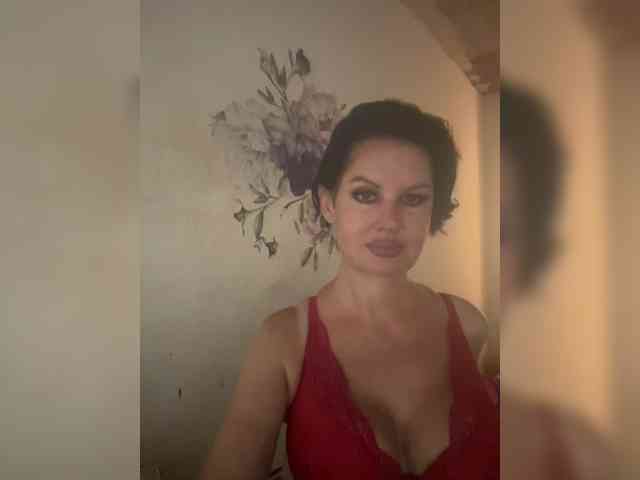 RoyalBreasts webcam