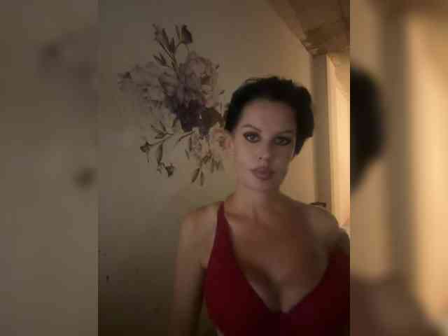 RoyalBreasts webcam