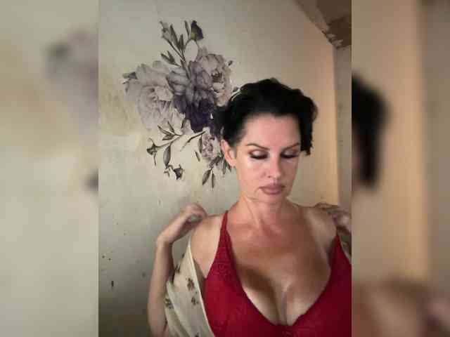 RoyalBreasts webcam