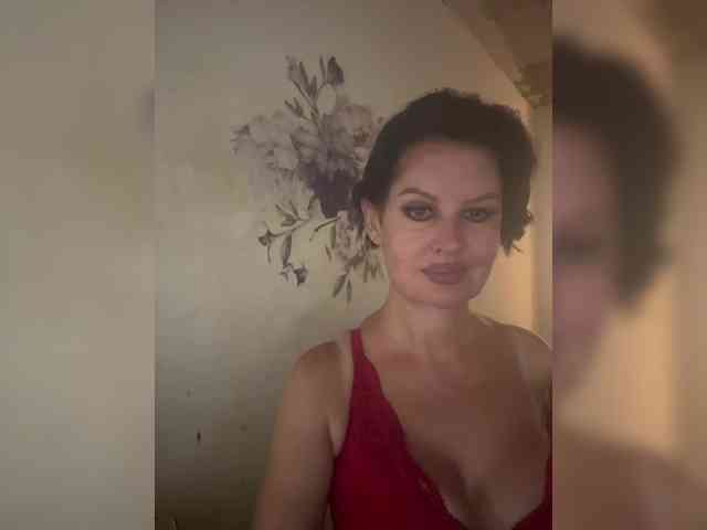 RoyalBreasts webcam