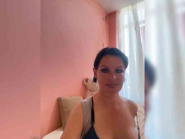 RoyalBreasts webcam