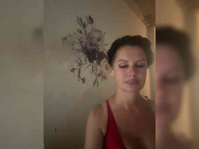 RoyalBreasts webcam