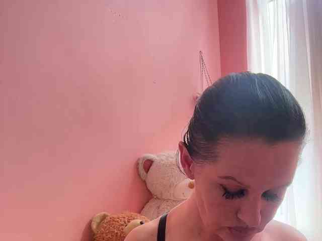 RoyalBreasts webcam
