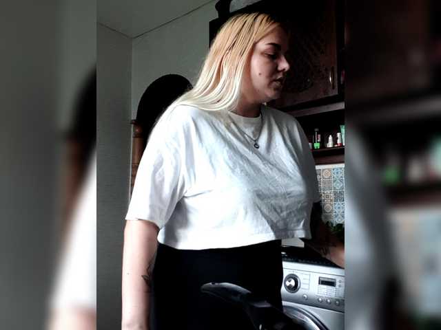 Kira-Kriss live cam on BongaCams