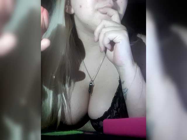 Kira-Kriss Live Cam on BongaCams