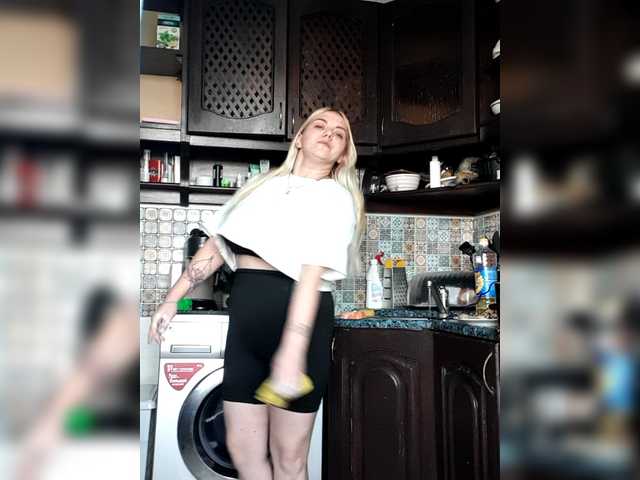 Kira-Kriss live cam on BongaCams