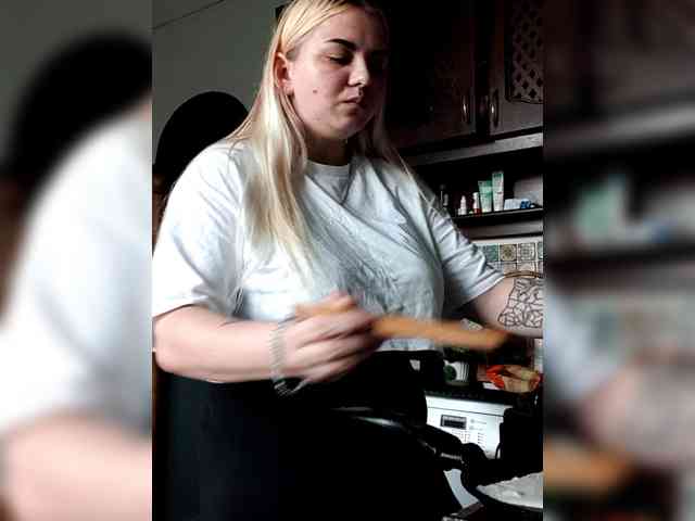 Kira-Kriss Sex Cam Show