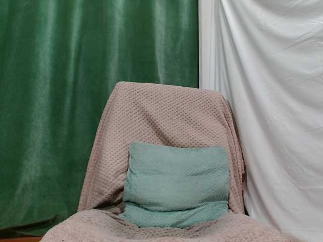 Lolaxx-x's BongaCams show and profile