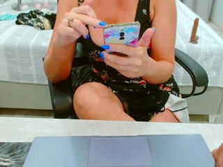JuicyGloss Porn Show