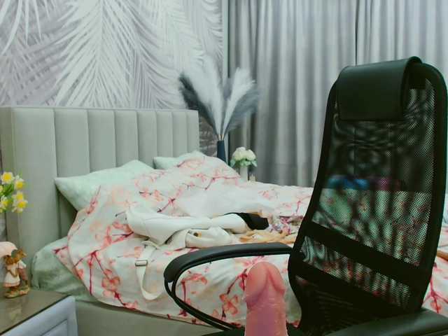 JuicyGloss live webcam show