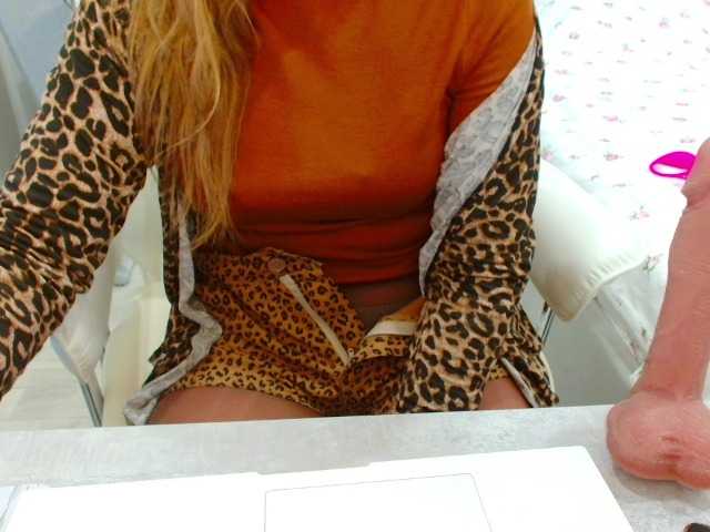 JuicyGloss live cam on BongaCams