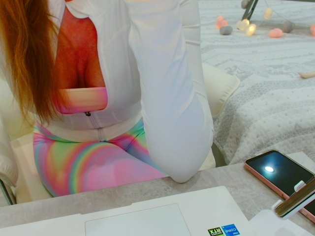 JuicyGloss live cam on BongaCams