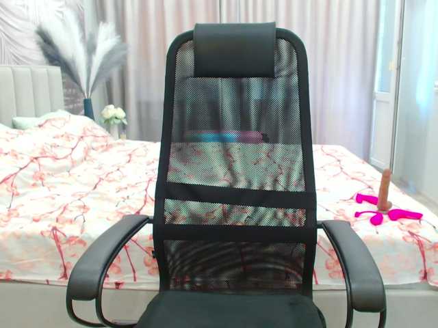JuicyGloss live cam on BongaCams