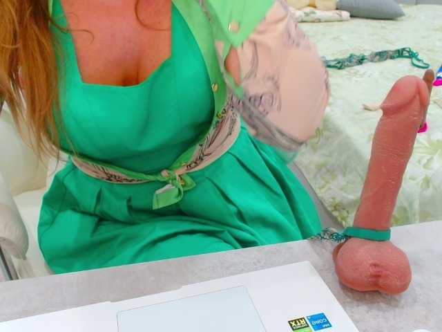 JuicyGloss live cam on BongaCams