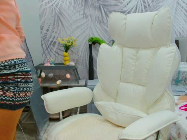 JuicyGloss live cam on BongaCams