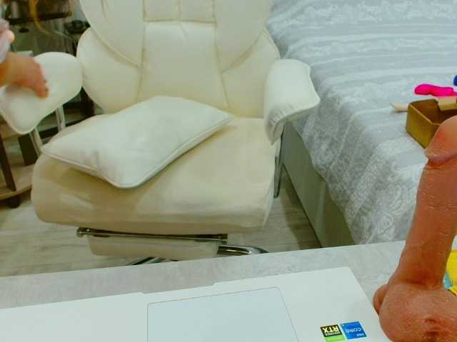 JuicyGloss live cam preview