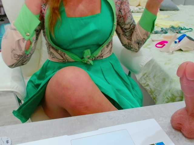 JuicyGloss live cam on BongaCams
