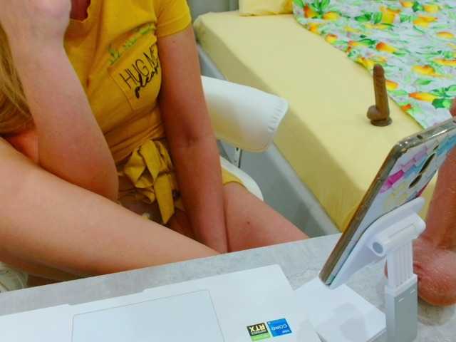 JuicyGloss live cam on BongaCams