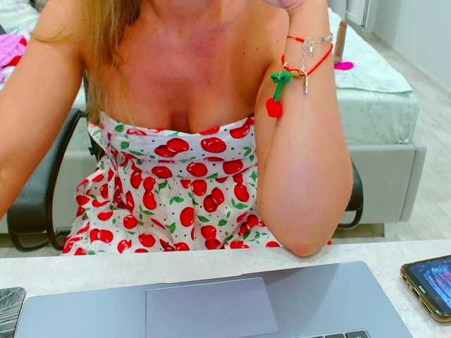 JuicyGloss Live Cam su BongaCams