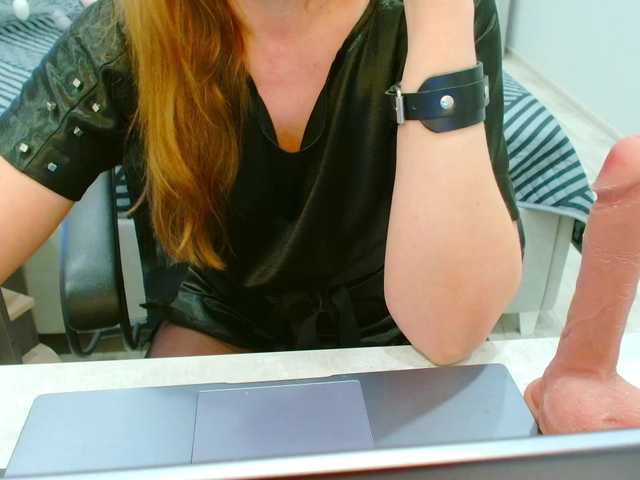 JuicyGloss's BongaCams show and profile