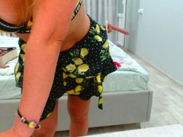 JuicyGloss live cam on BongaCams