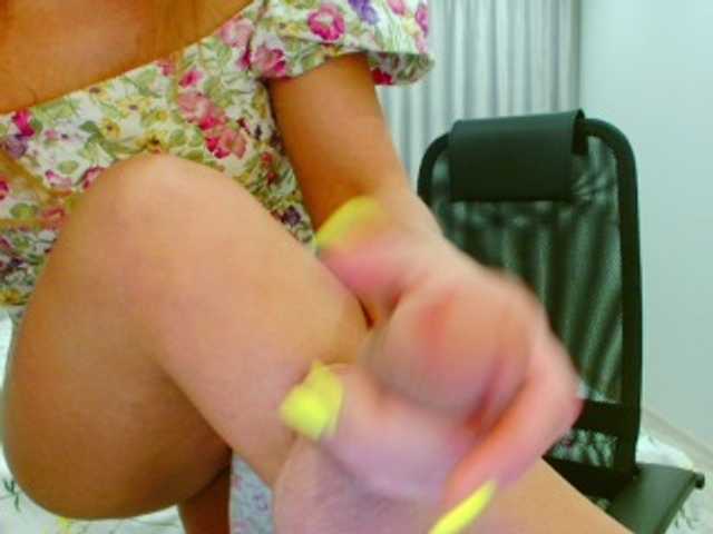 JuicyGloss live cam on BongaCams